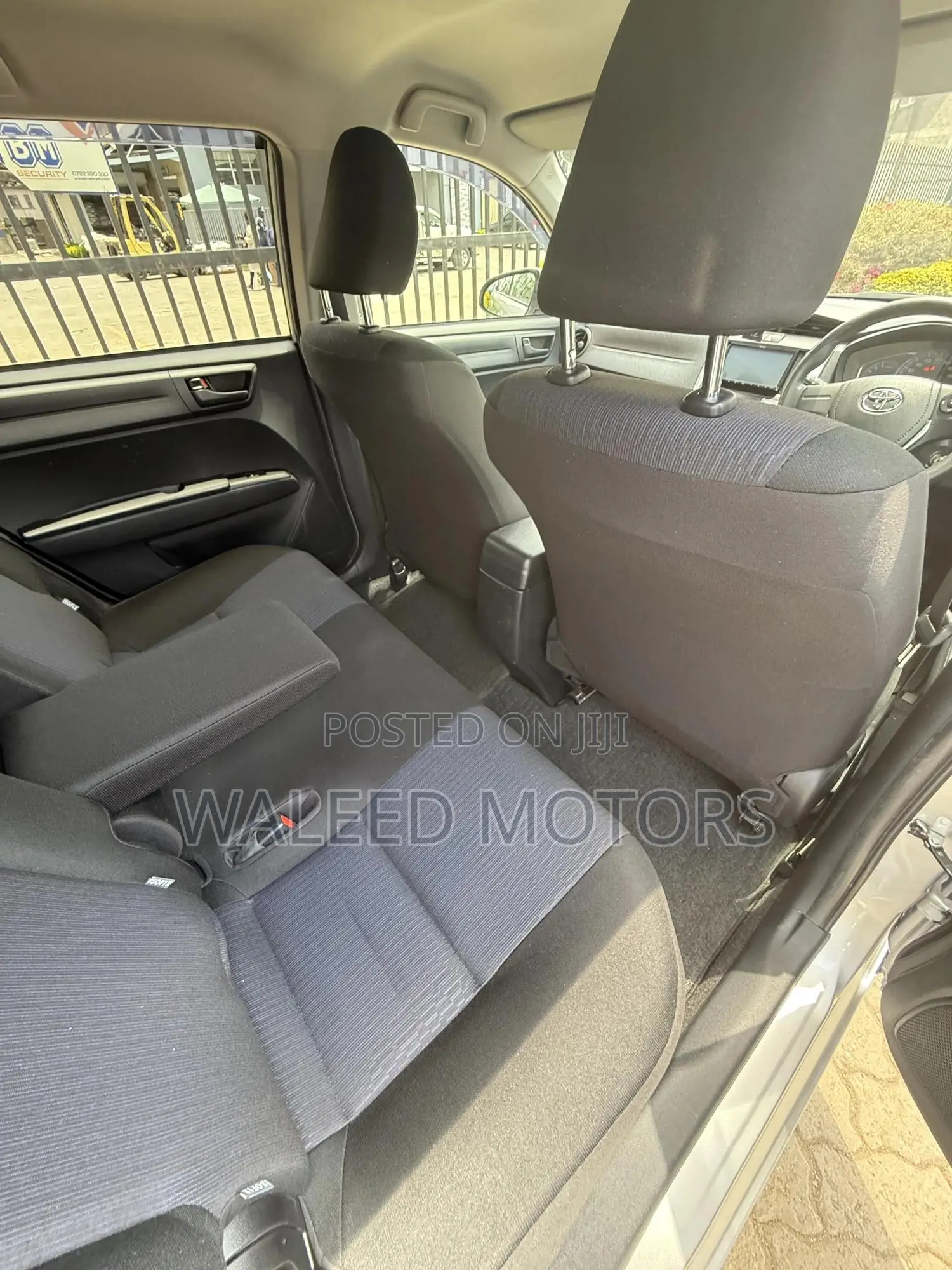 Toyota Corolla Fielder 2018 Silver
