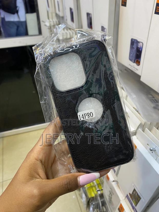 Bivar Leather Back Cover With Apple Logo Cut Case for iPhone 14 Pro - thumbnail 3