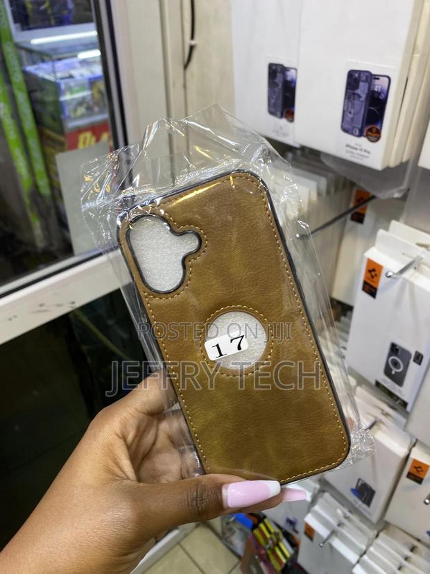 Mojer Vegan Leather iPhone 17 Case With Apple Logo Cut - thumbnail 3