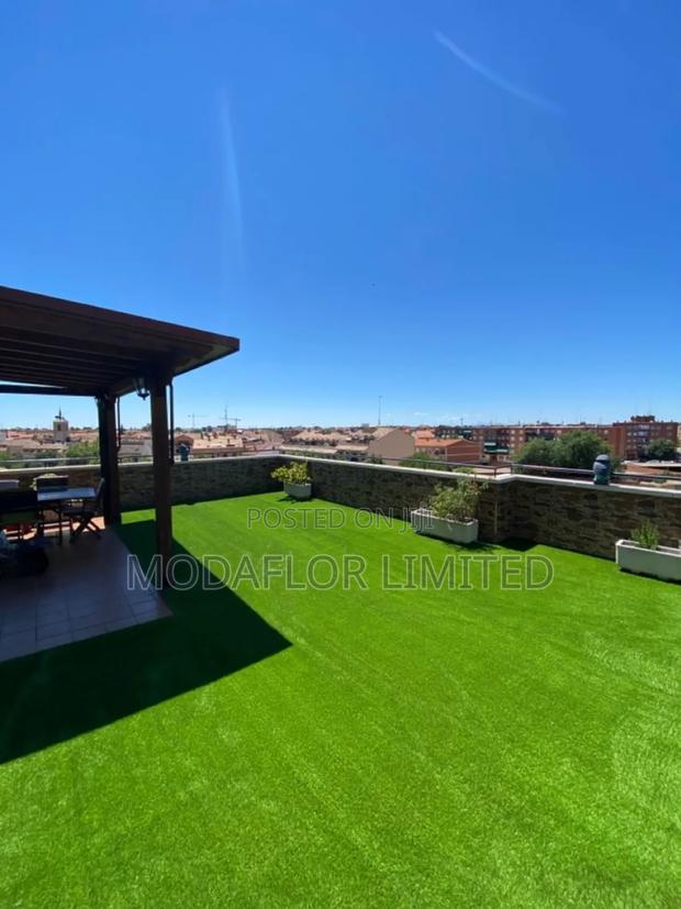 Artificial Grass Carpet for Swimming Pool Surroundings