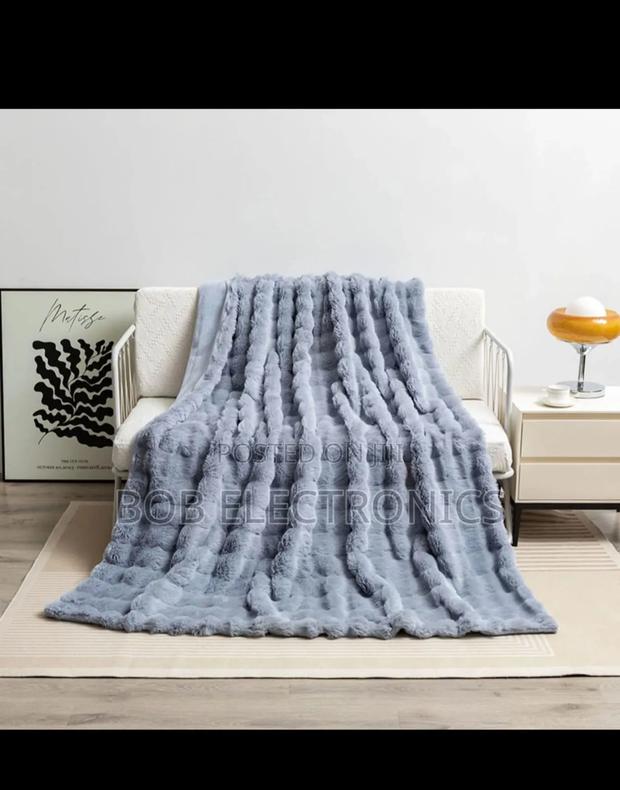 Bubble Queen Size Blanket - thumbnail 3