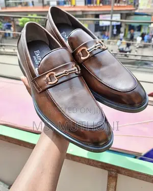 Empire Slip in Officials Size 39-45 Brown)