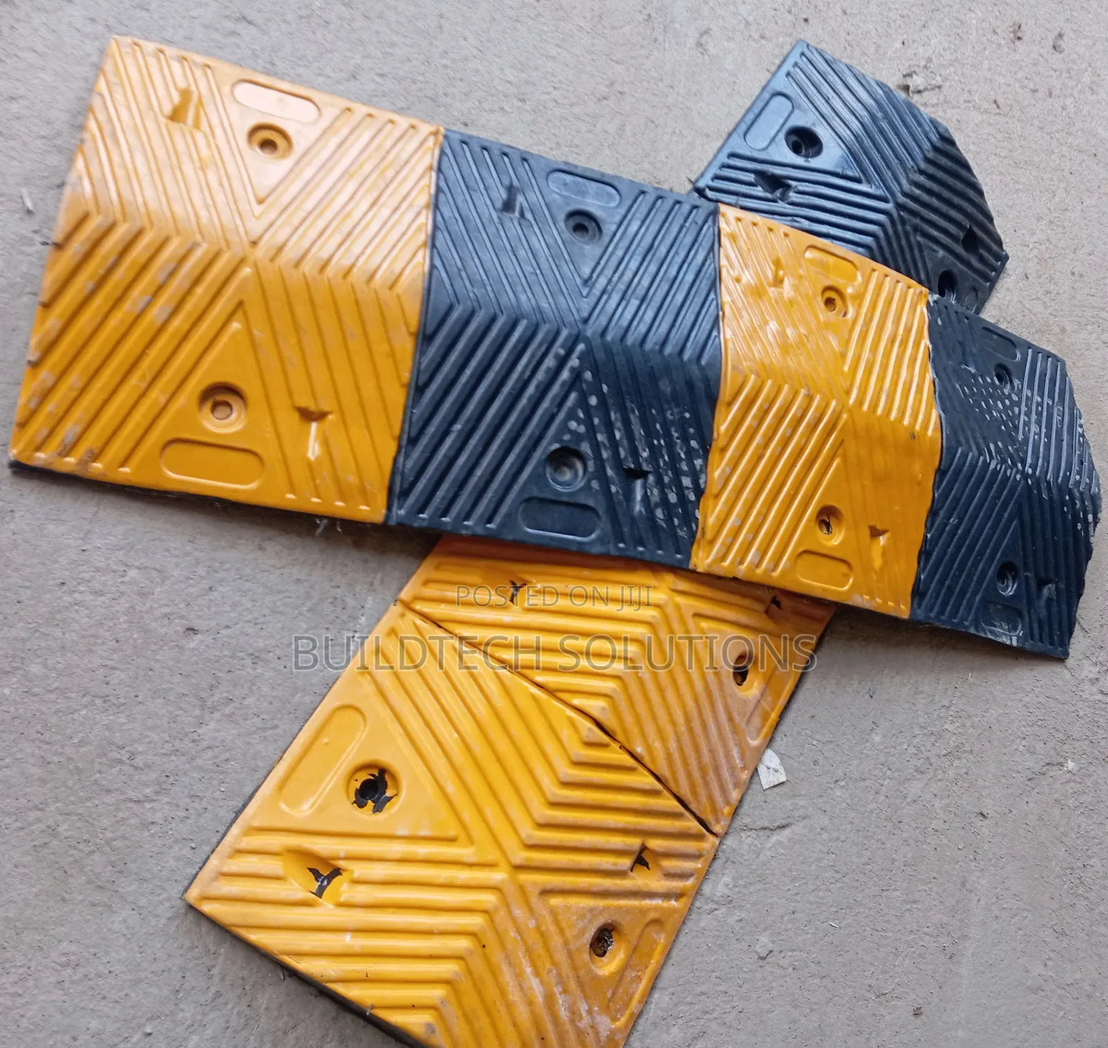 Strong Rubber Speed Humps for Vehicles Safety