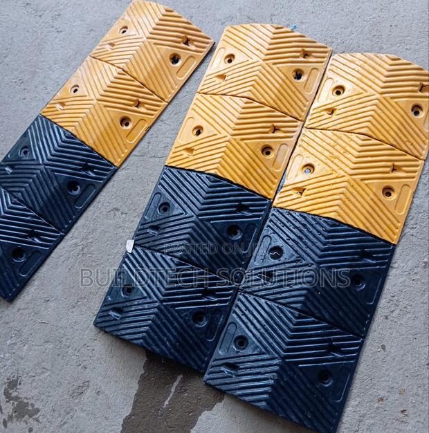 Weather - Resistant Rubber Speed Bumps - thumbnail 3