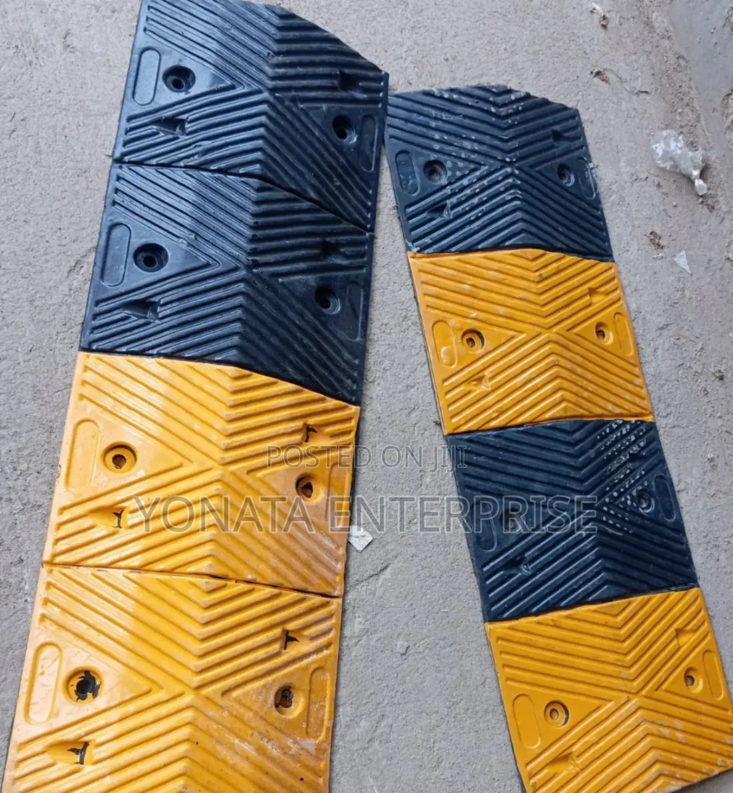 Anti-Slip Rubber Speed Bumps