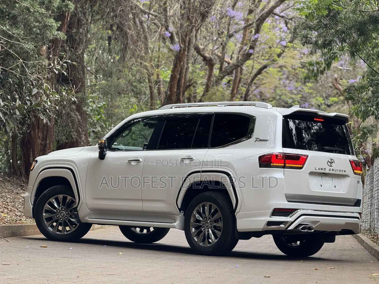Toyota Land Cruiser LC300 2023 Pearl