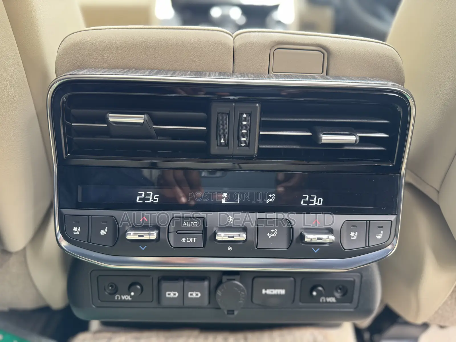 Toyota Land Cruiser LC300 2023 Pearl