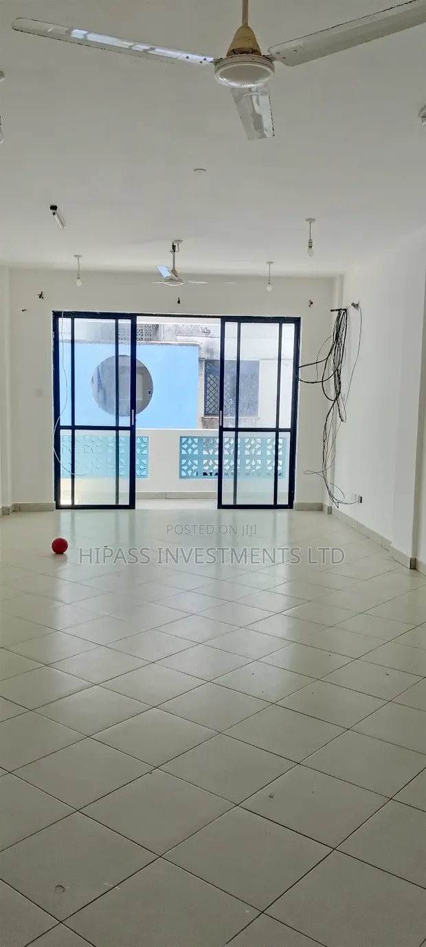 3bdrm Block of Flats in Kizingo for rent
