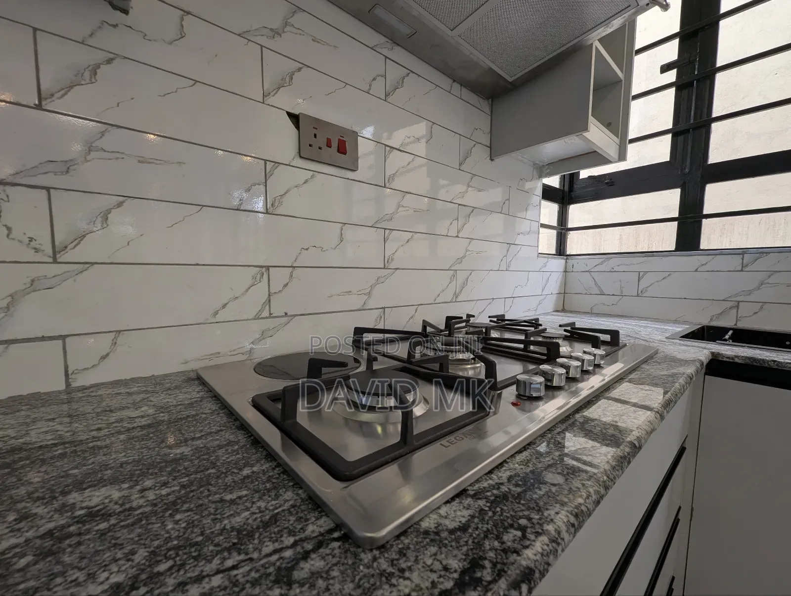 4bdrm Maisonette in Membley for sale