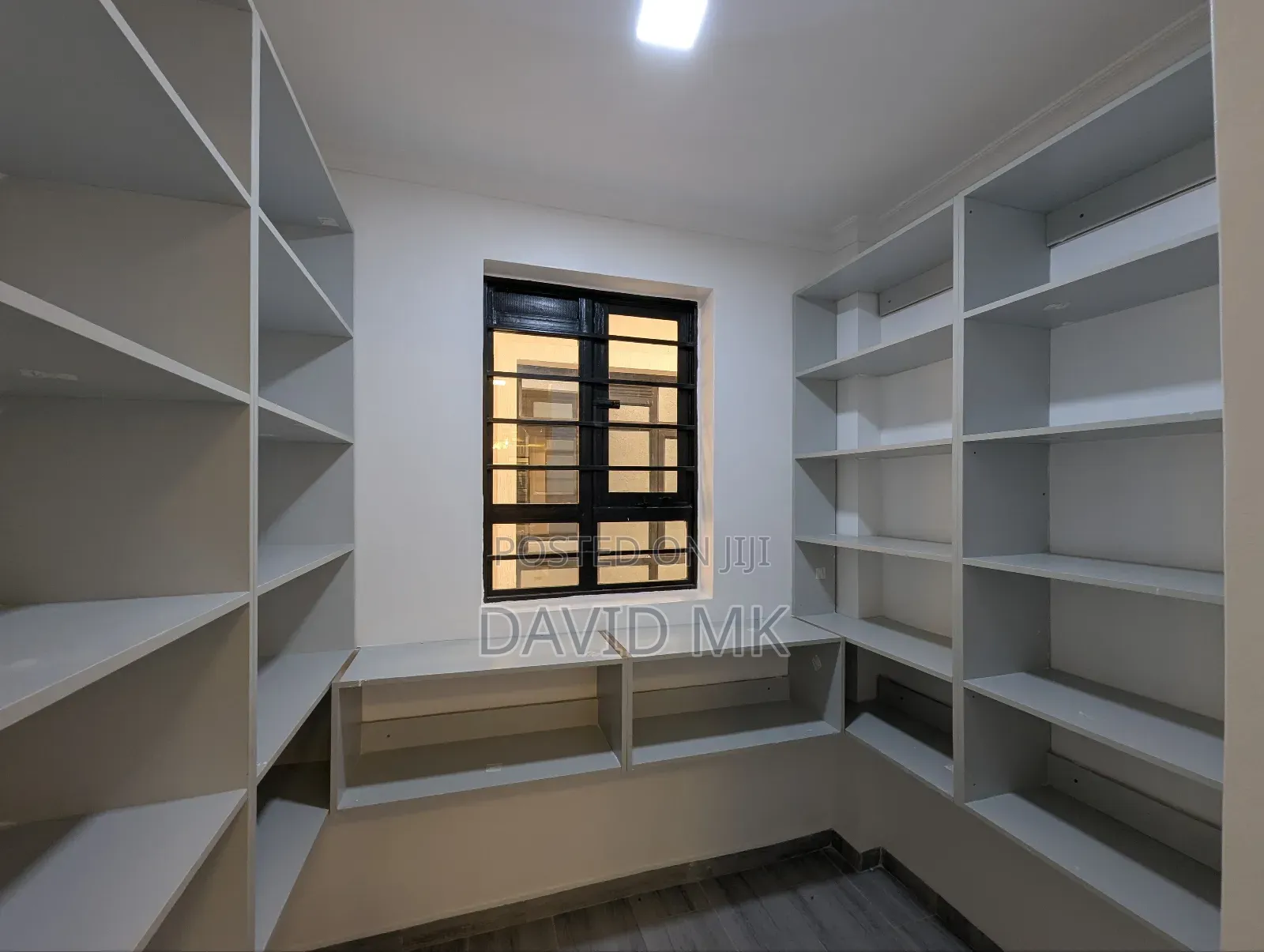 4bdrm Maisonette in Membley for sale