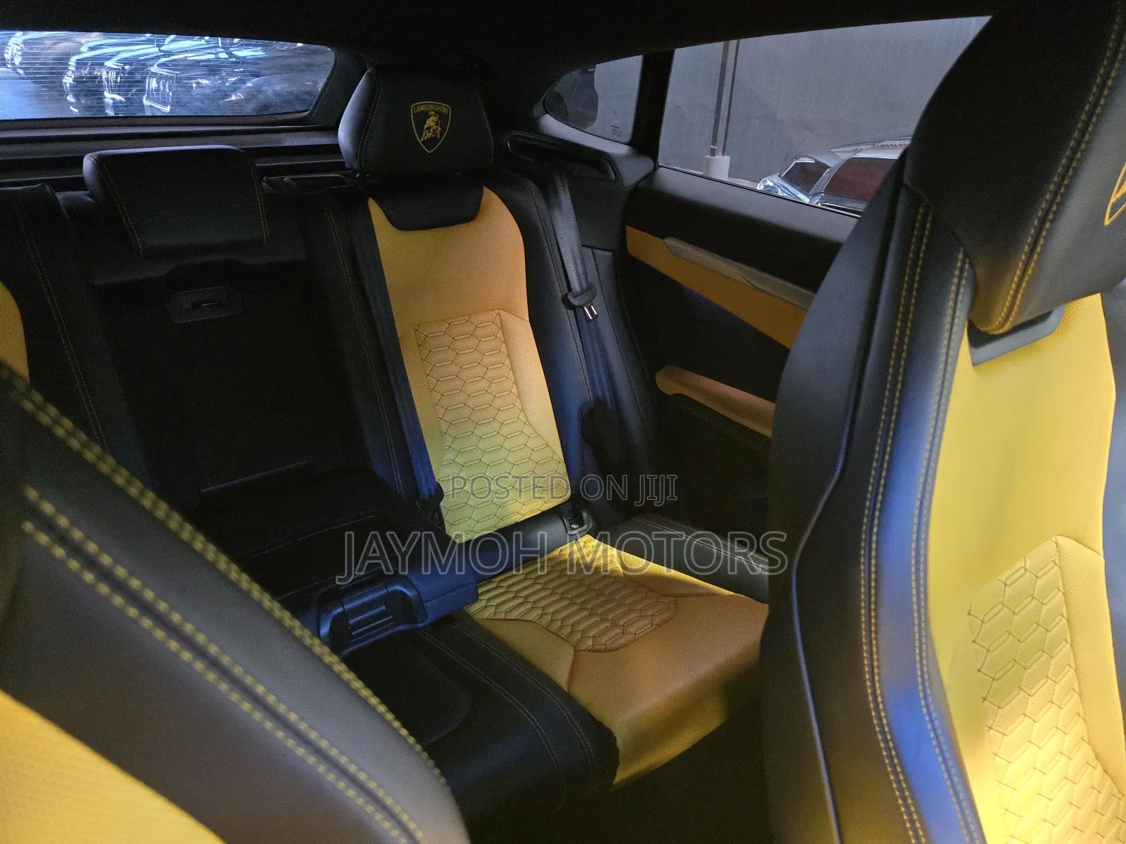Lamborghini Urus 2022 Yellow