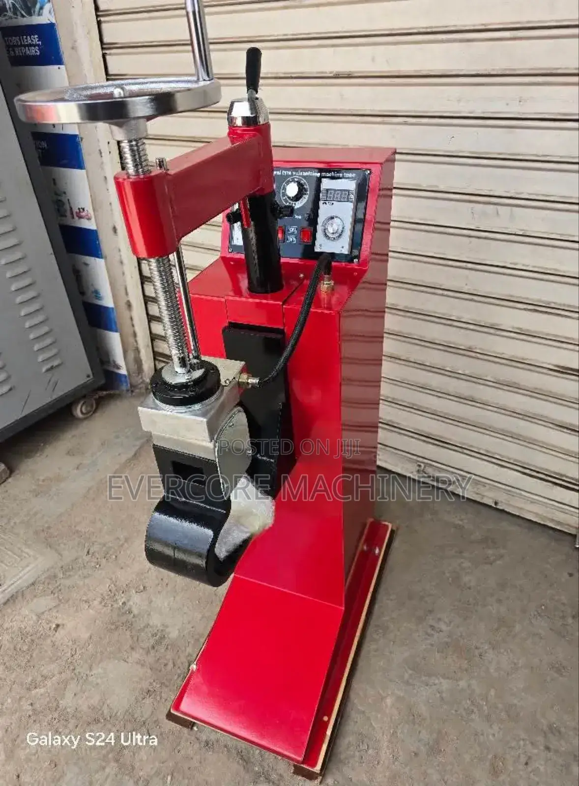 Sunshine Italy Heavy Duty Tyre Vulcanizing Machine Single Phase.