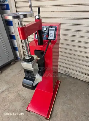 Sunshine Italy Heavy Duty Tyre Vulcanizing Machine Single Phase.