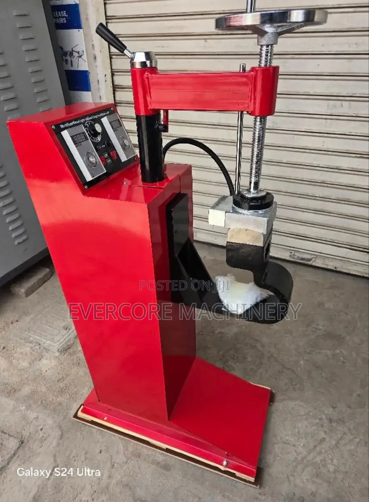 Sunshine Italy Heavy Duty Tyre Vulcanizing Machine Single Phase.