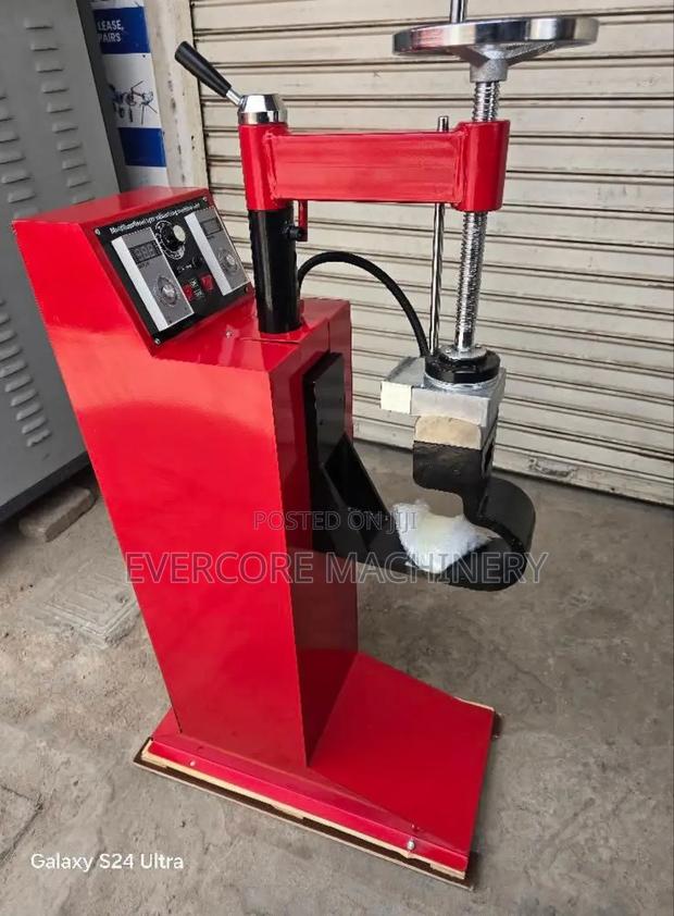 Sunshine Italy Heavy Duty Tyre Vulcanizing Machine Single Phase. - thumbnail 2