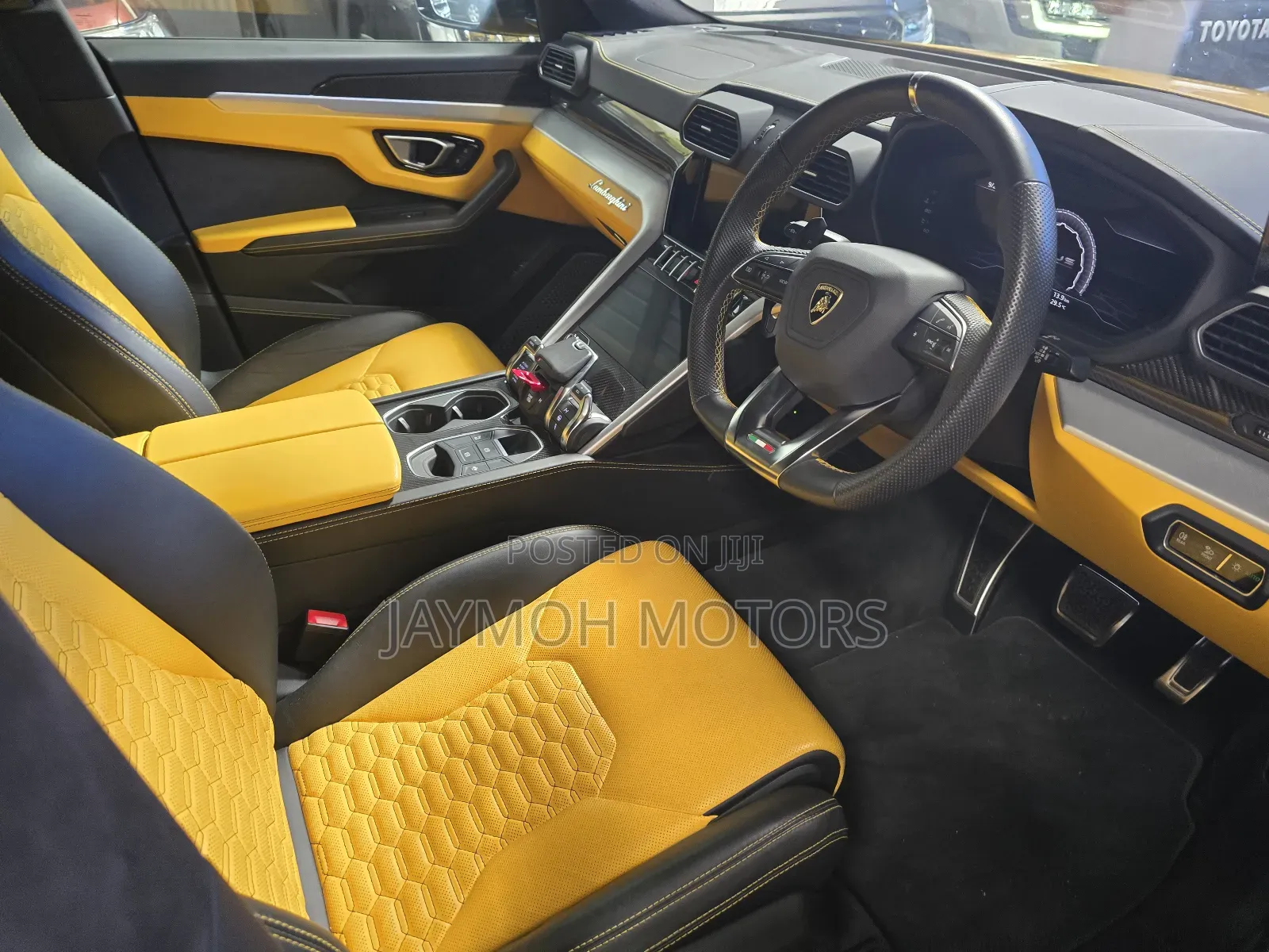 Lamborghini Urus 2022 Yellow