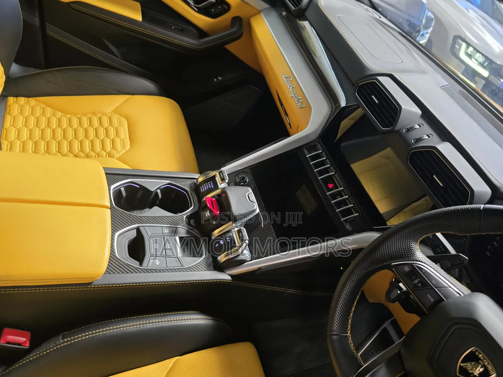 Lamborghini Urus 2022 Yellow