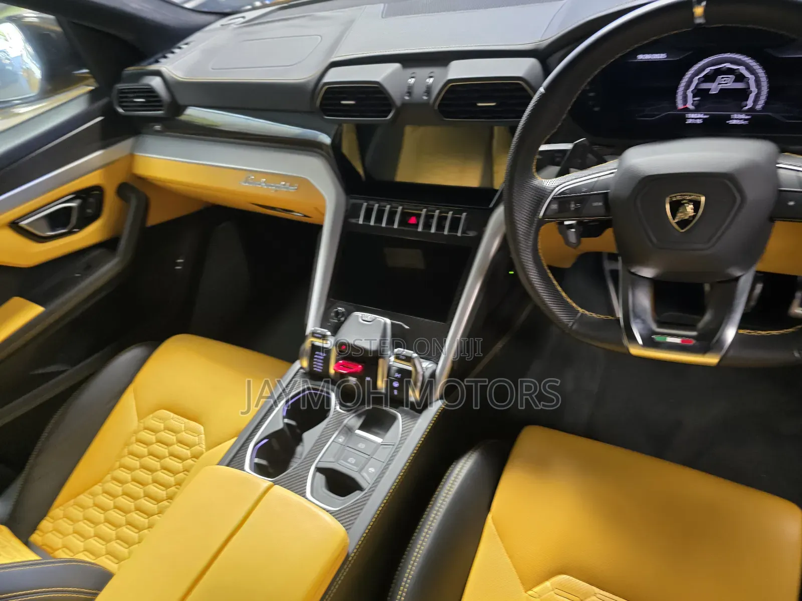 Lamborghini Urus 2022 Yellow