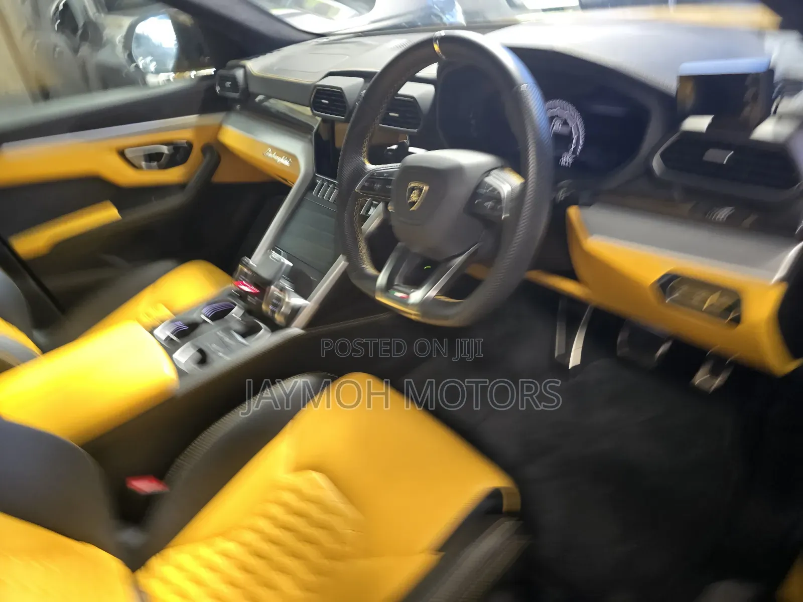 Lamborghini Urus 2022 Yellow