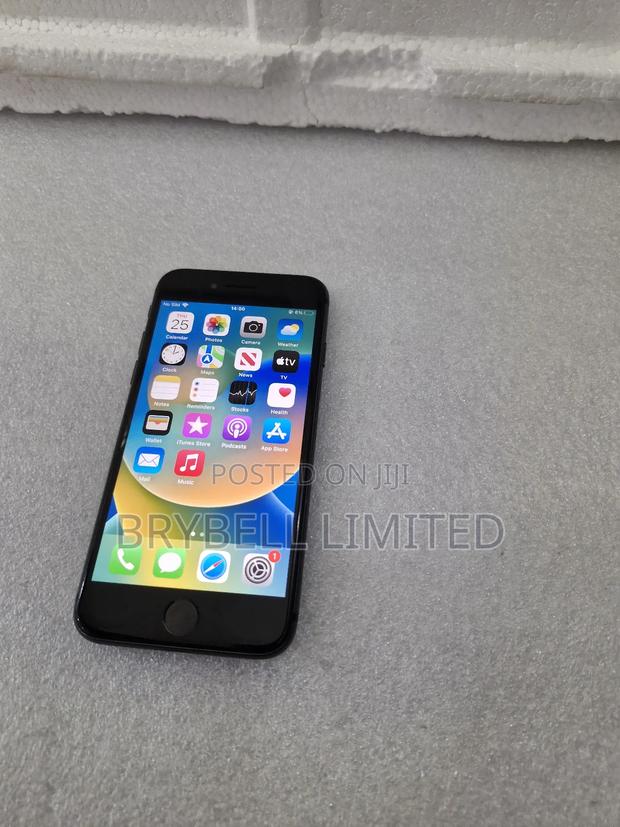 Apple iPhone 8 64 GB Black - main view