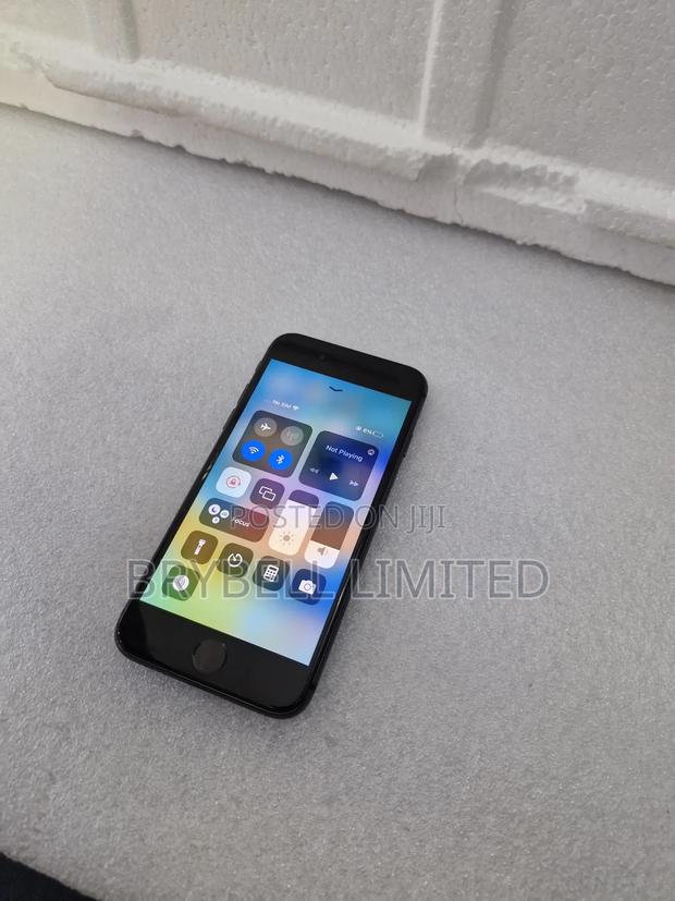 Apple iPhone 8 64 GB Black - thumbnail 3