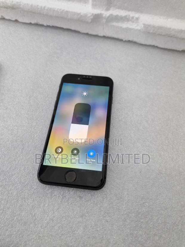 Apple iPhone 8 64 GB Black - thumbnail 4