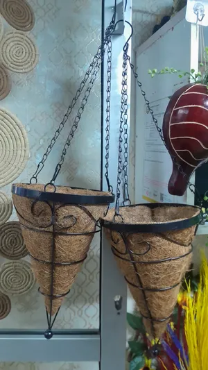 Elegant Hanging Vases Available in Plenty