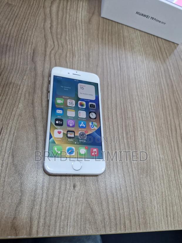 Apple iPhone 8 64 GB White - main view