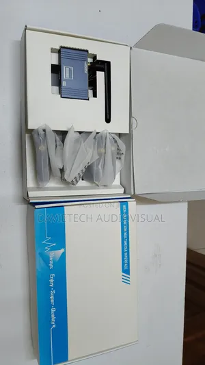 200 MTRS 1 Transmitter to 4 Receivers Wireless Hdmi Extender