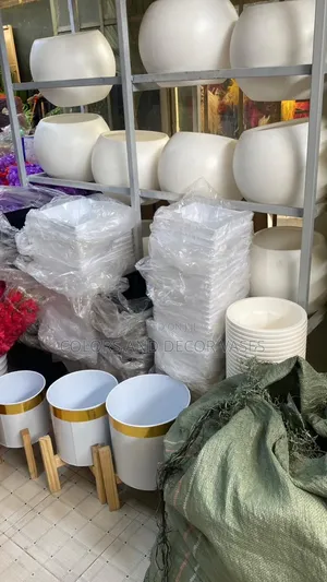 Round Hard Plastic Vases Looks Like Glass Fibre Vases