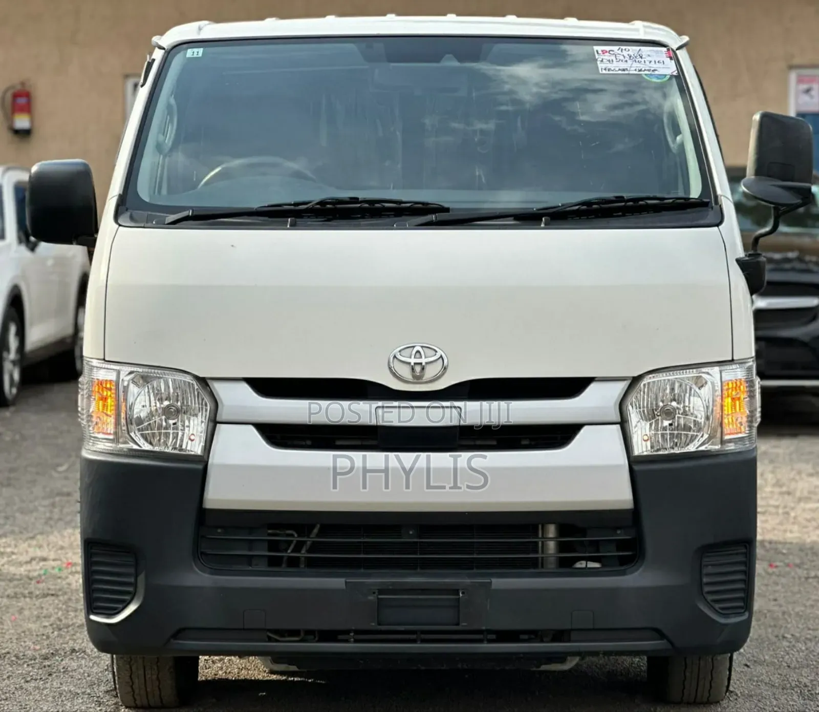 Toyota HiAce 2018 White
