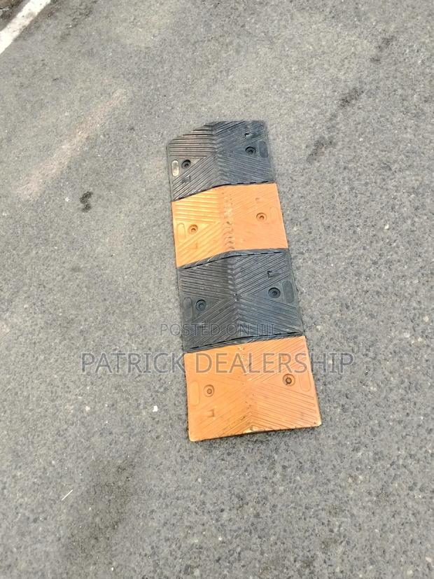 Safety Rubber Speed Bump - thumbnail 2