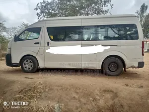 Toyota HiAce 2014 White