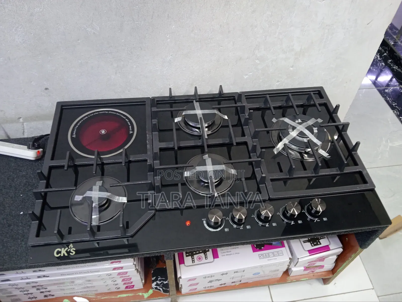 CKS 4 Gas (1wok) +1 Electric Plate Hob Black