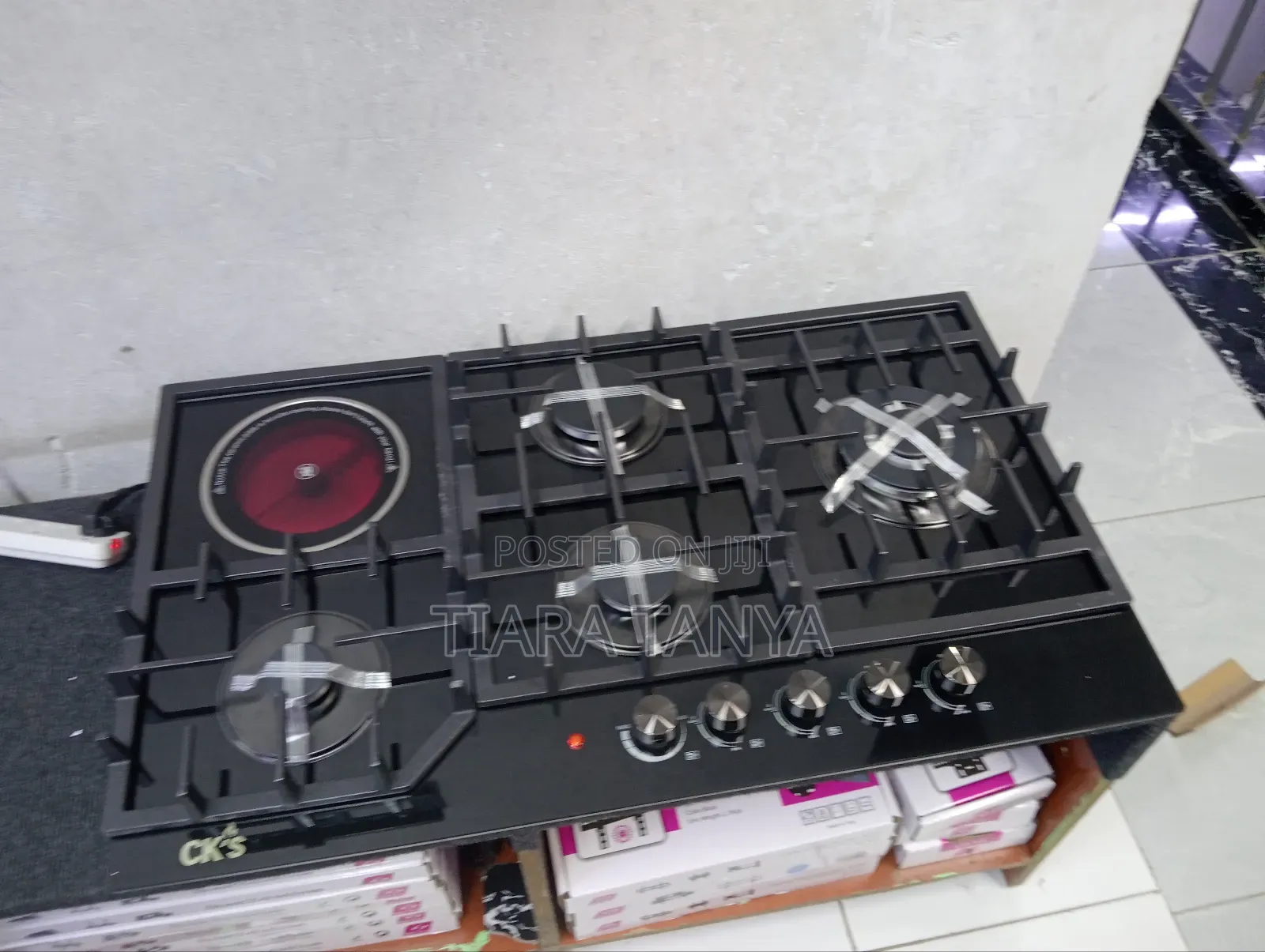 CKS 4 Gas (1wok) +1 Electric Plate Hob Black