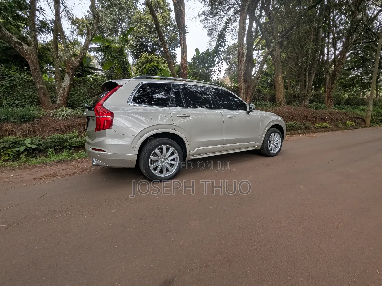 Volvo XC90 T5 Momentum AWD (2.0L 4cyl 8A) 2017 Gold