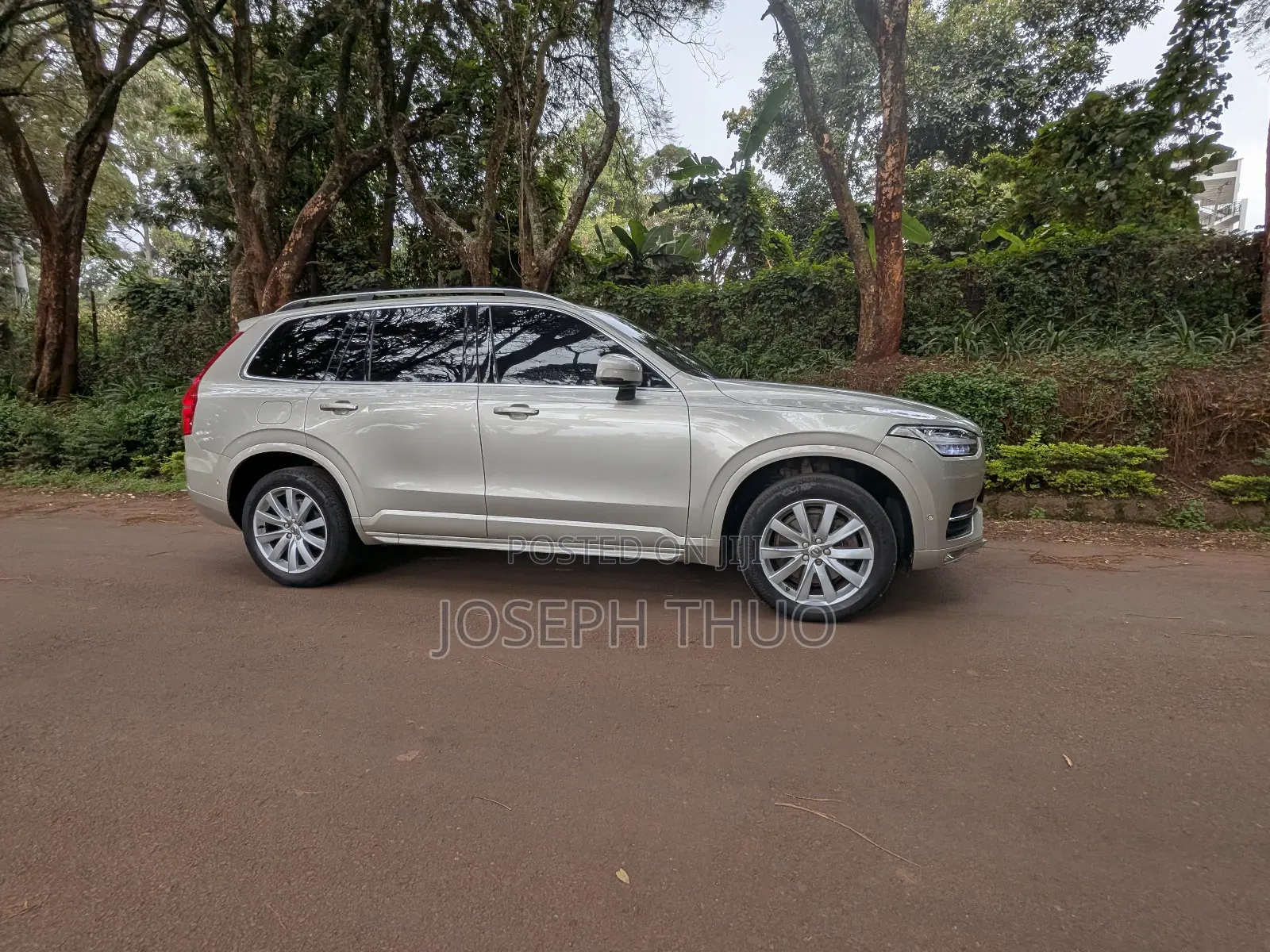 Volvo XC90 T5 Momentum AWD (2.0L 4cyl 8A) 2017 Gold