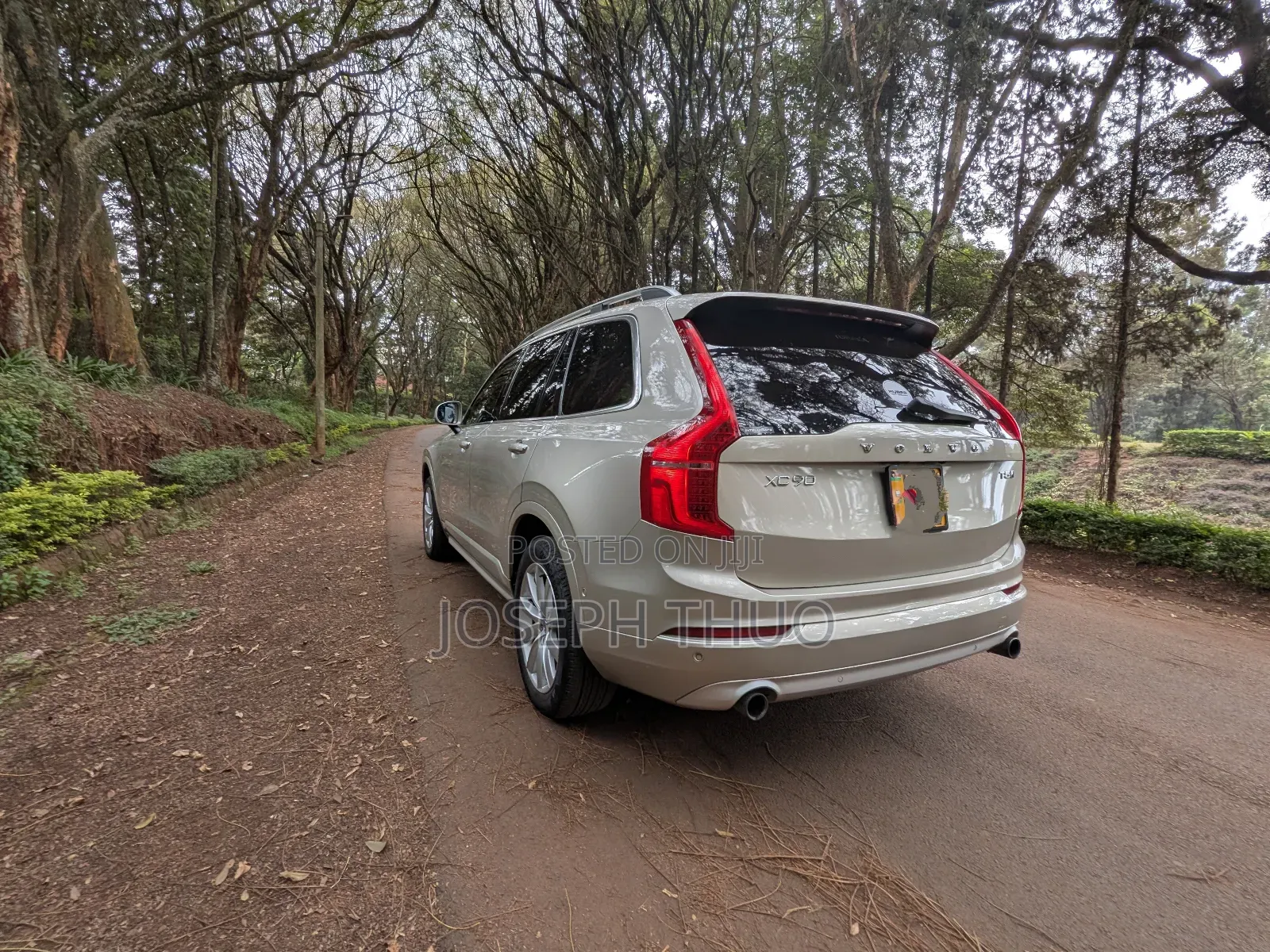 Volvo XC90 T5 Momentum AWD (2.0L 4cyl 8A) 2017 Gold
