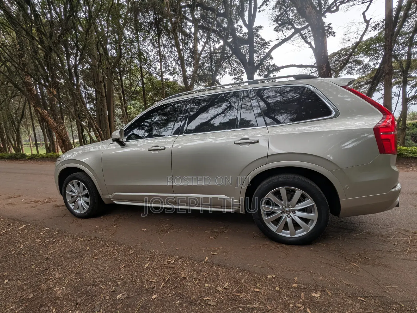 Volvo XC90 T5 Momentum AWD (2.0L 4cyl 8A) 2017 Gold