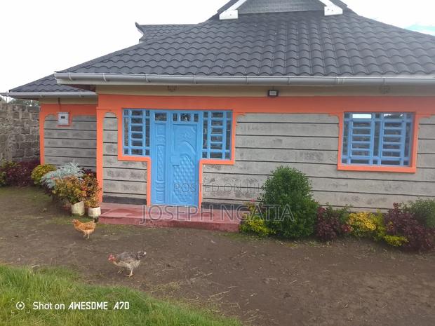 3 Bedroom House on Quick Sale - thumbnail 4