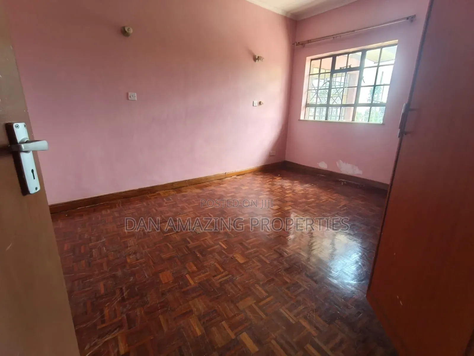 4bdrm Bungalow in Kerarapon Drive for rent