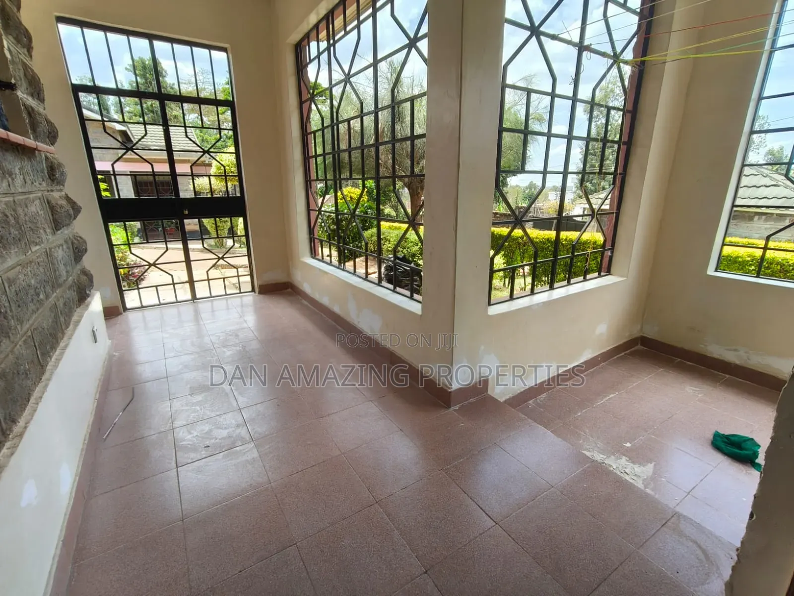 4bdrm Bungalow in Kerarapon Drive for rent
