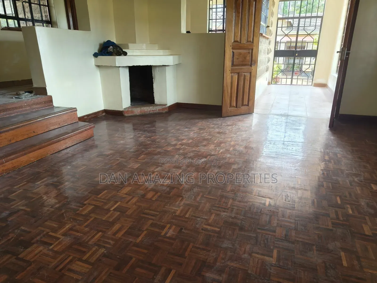 4bdrm Bungalow in Kerarapon Drive for rent