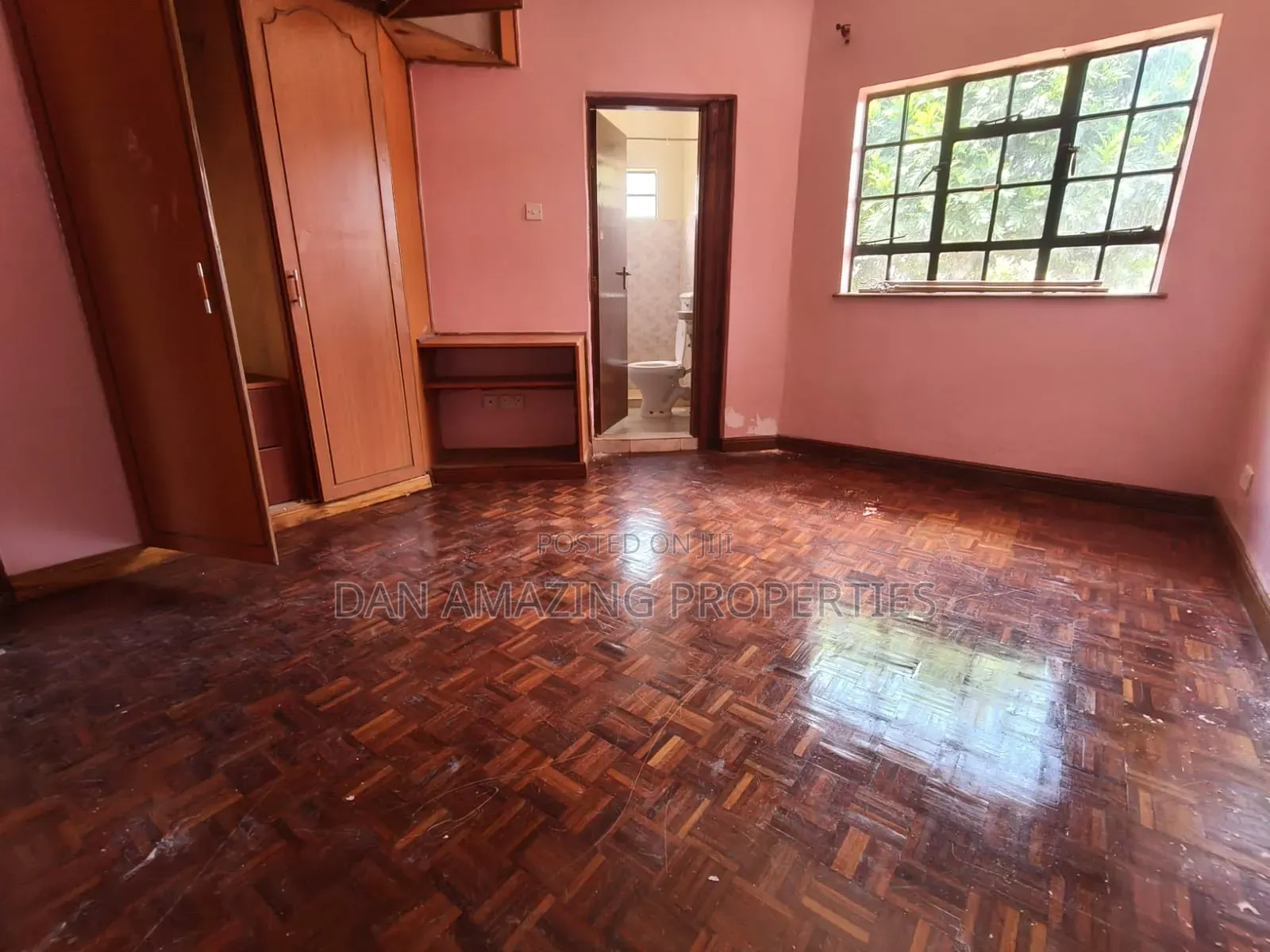 4bdrm Bungalow in Kerarapon Drive for rent