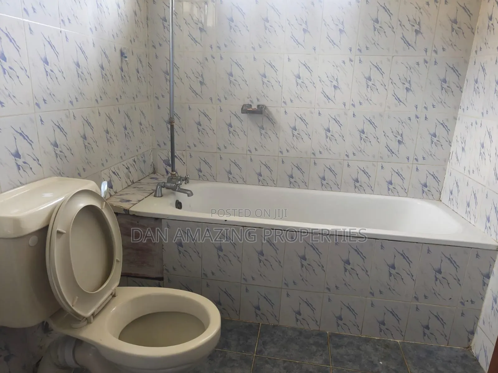 4bdrm Bungalow in Kerarapon Drive for rent