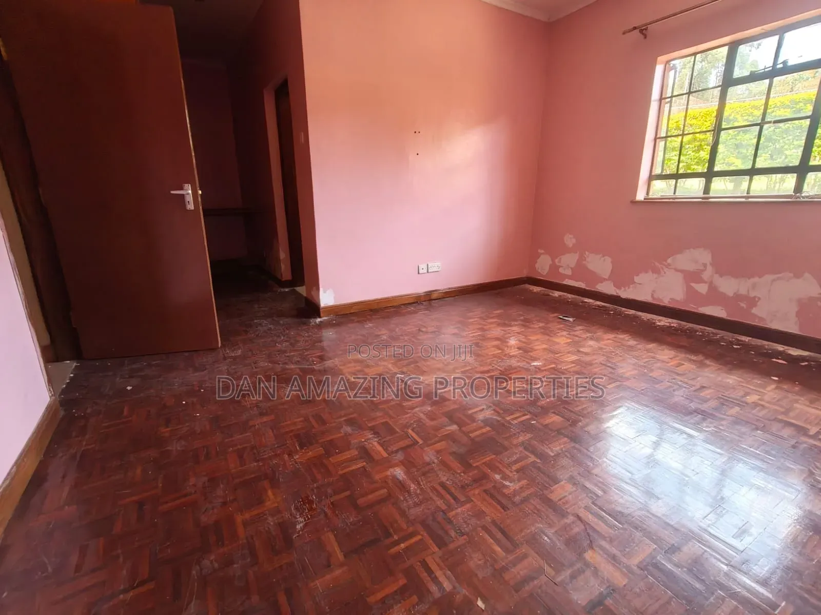 4bdrm Bungalow in Kerarapon Drive for rent