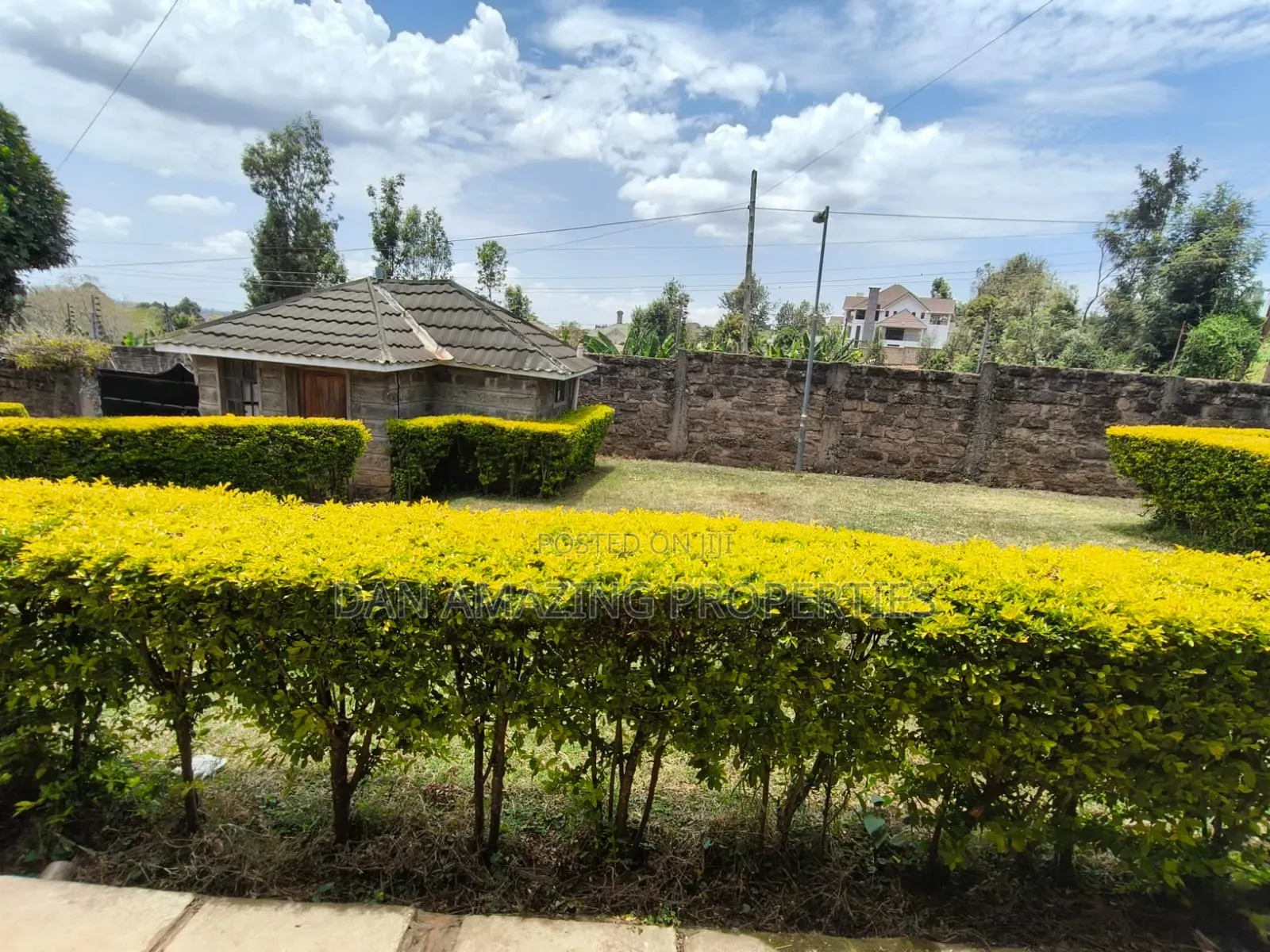 4bdrm Bungalow in Kerarapon Drive for rent