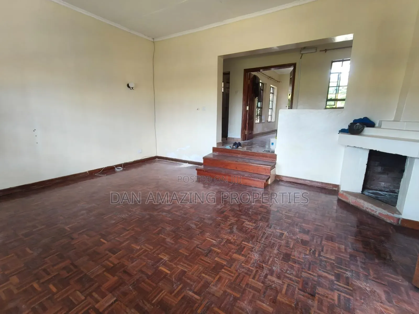 4bdrm Bungalow in Kerarapon Drive for rent