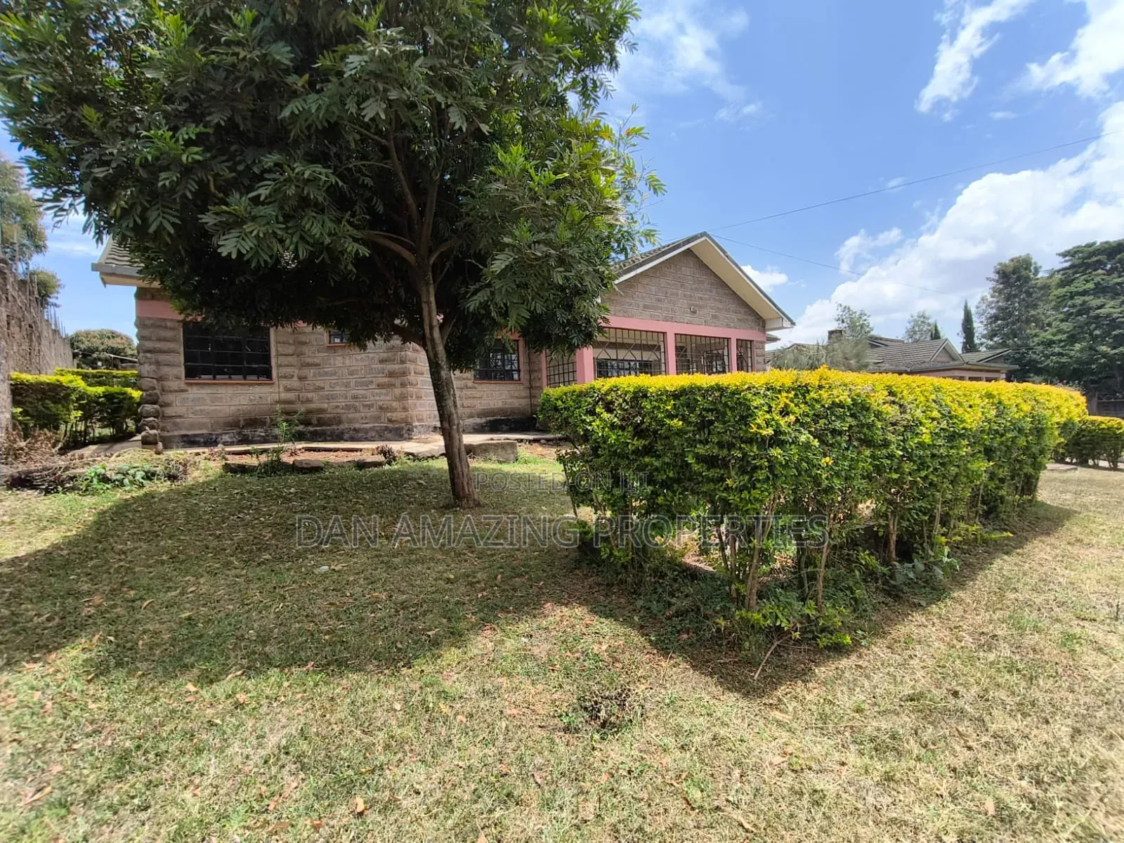 4bdrm Bungalow in Kerarapon Drive for rent