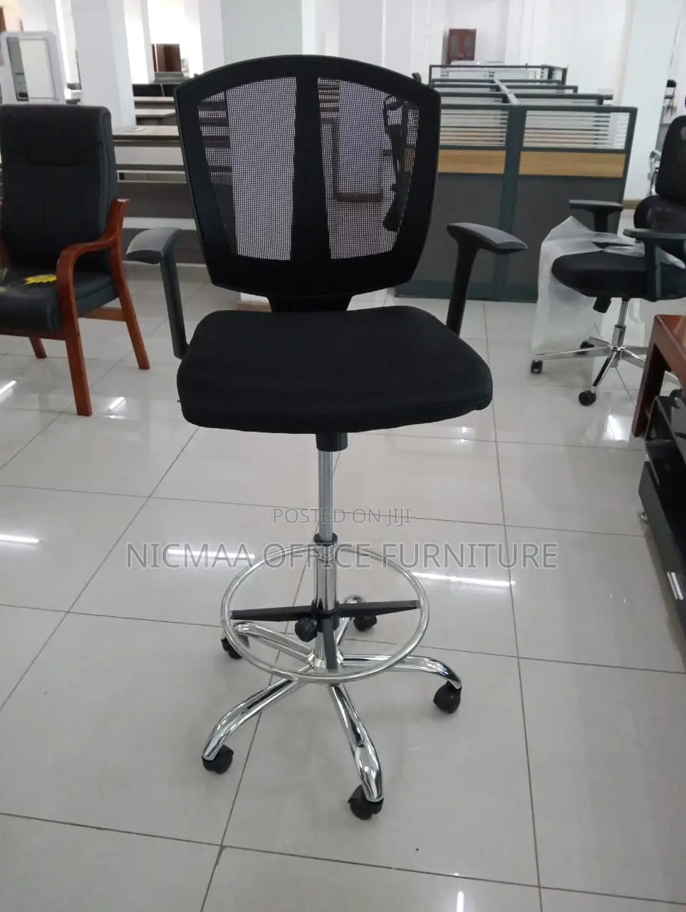 Ergonomic Comfort for Elevated Workspaces Seat